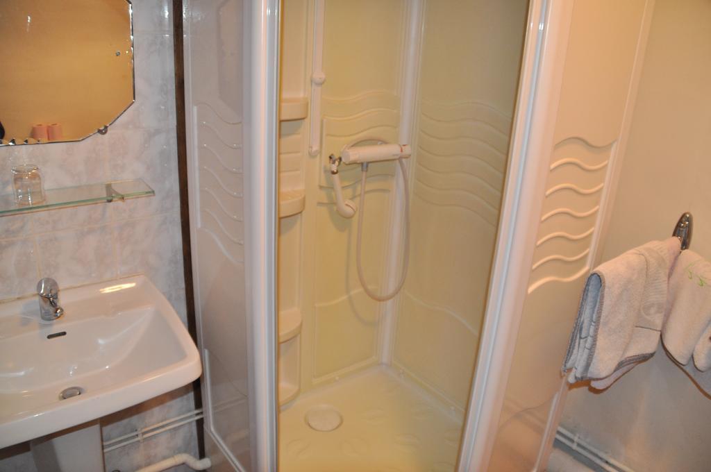 Chambres D'Hotes Le Manoir D'Esneval Criquetot-lʼEsneval Exteriör bild
